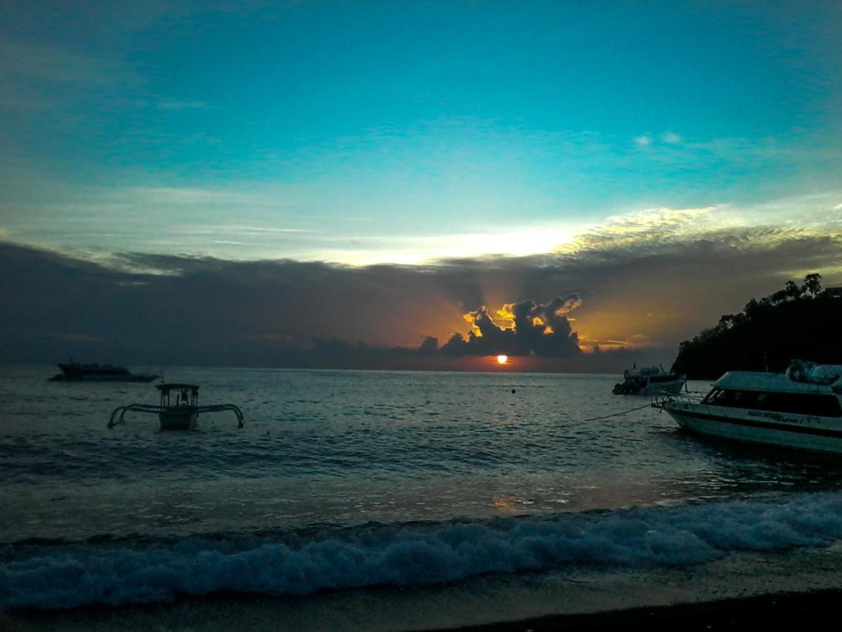 Coconut Beach Bungalows & Warung Amed Eksteriør billede